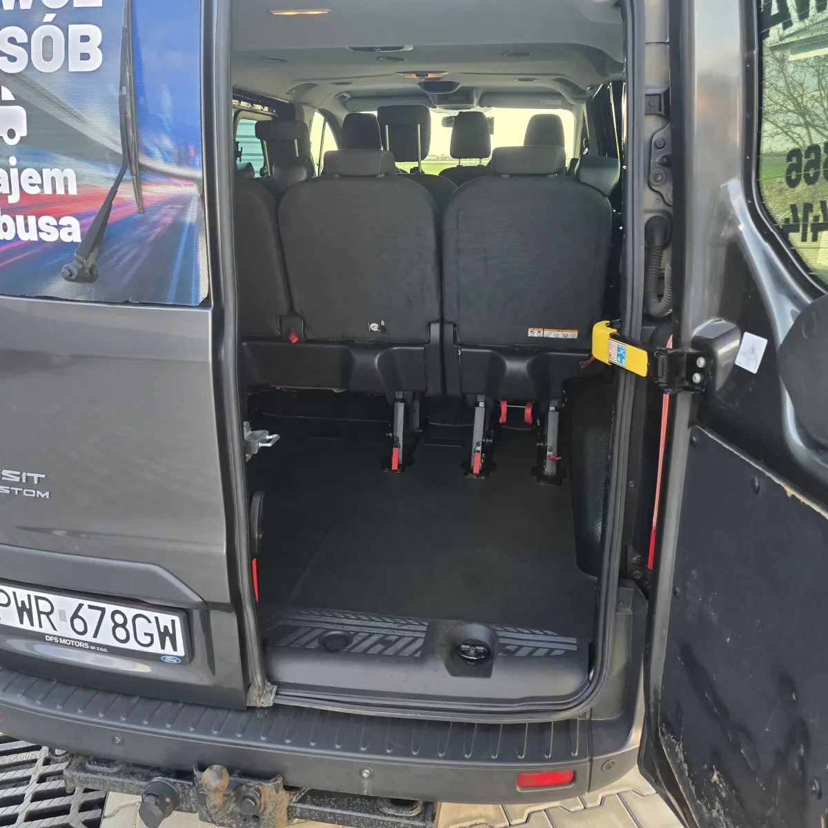 Widok na tylną część busa